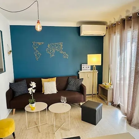 Quartier Des Apartment *